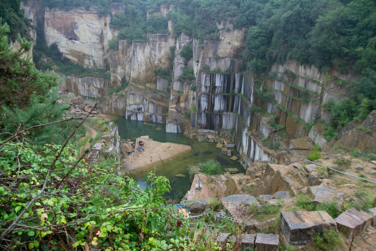 pink granite quarries in Brittany